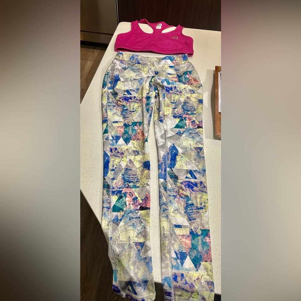 New! Mossimo Multicolor Geometric Leggings & NorthFace Hot Pink SportsBra!